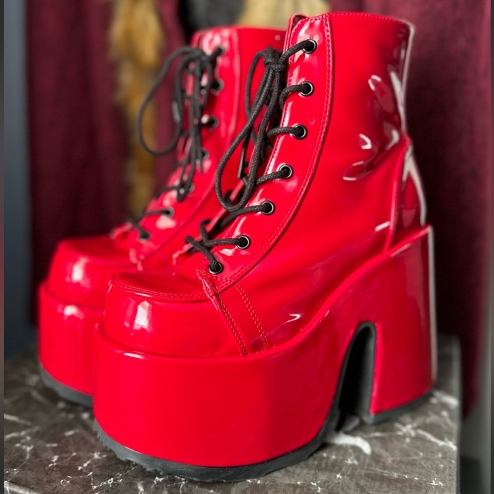 Demonia camel-203 platforms size 6